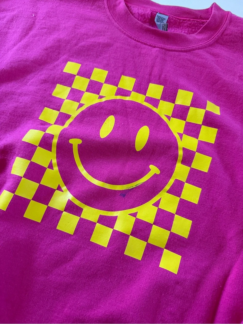 Bright Pink Smiley Graphic Crewneck Sweater XL - Picture 2 of 4